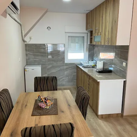 Kvins 1 Apartament *